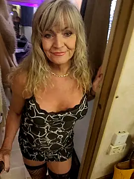 annika lately online show from October 1, 2:38 am