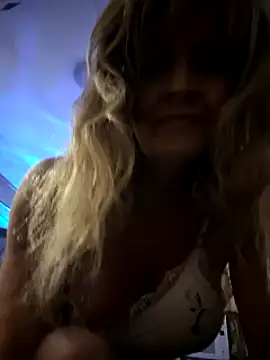 annika lately online show from March 21, 1:13 am