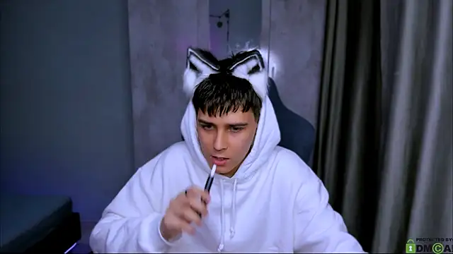 Foxicfu online show from February 7, 2:26 pm