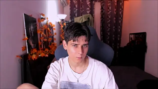 Foxicfu online show from November 3, 1:04 pm