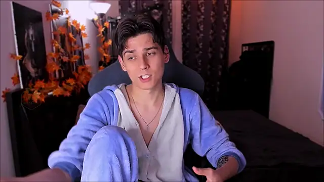 Foxicfu online show from November 5, 8:01 pm