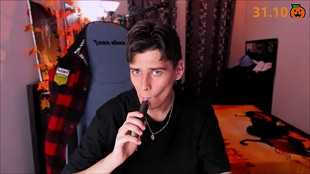 Foxicfu online show from October 18, 3:47 pm