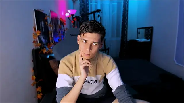 Foxicfu online show from October 4, 3:57 pm