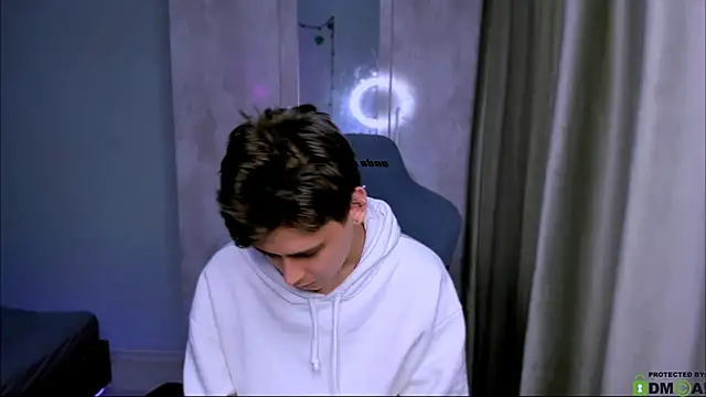 Foxicfu online show from March 1, 10:45 am