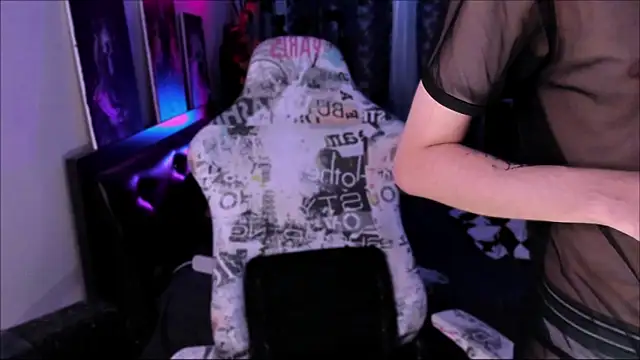 Foxicfu online show from May 22, 1:31 pm