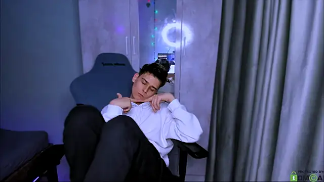 Foxicfu online show from March 4, 1:49 pm