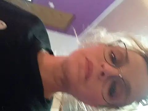 BritneyHudson online show from January 8, 3:29 pm