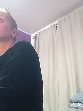 BritneyHudson online show from December 3, 5:45 pm