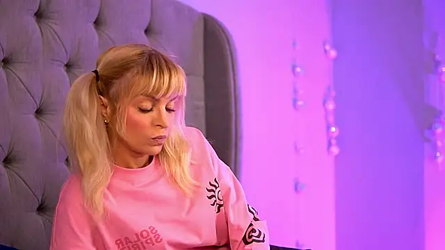 BritneyHudson online show from March 11, 4:39 am