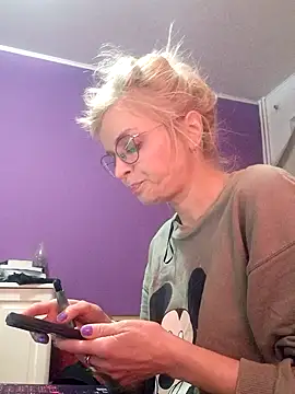 BritneyHudson online show from March 1, 6:52 pm