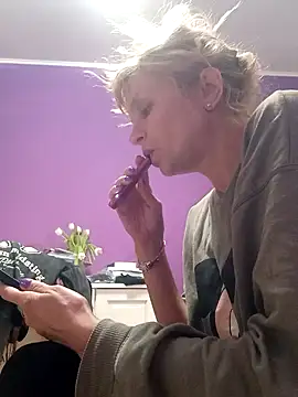 BritneyHudson online show from March 3, 6:09 am