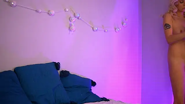 BritneyHudson online show from January 14, 6:50 am