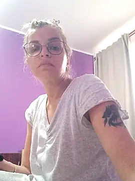 BritneyHudson online show from November 17, 7:45 am