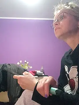 BritneyHudson online show from March 5, 2:30 am