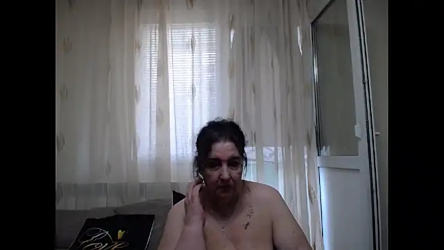 Snapshot of maturekorine chatting on July 9, 11:42 am maturekorine online show from July 9, 11:42 am