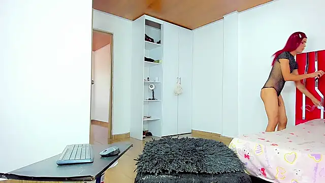 sexynicolqueen online show from January 11, 9:00 pm