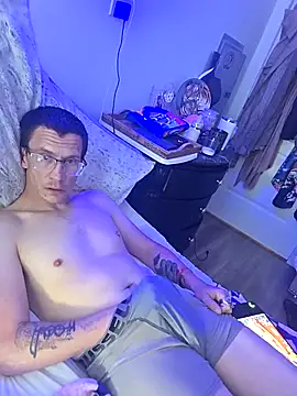 Hatchetwound6969 online show from February 1, 5:11 pm