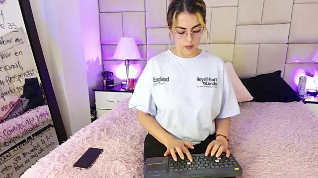 IsisLoveyes  online show from March 24, 12:21 am