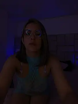 Snapshot of IsisLoveyes_ chatting on January 8, 11:44 pm IsisLoveyes online show from January 8, 11:44 pm