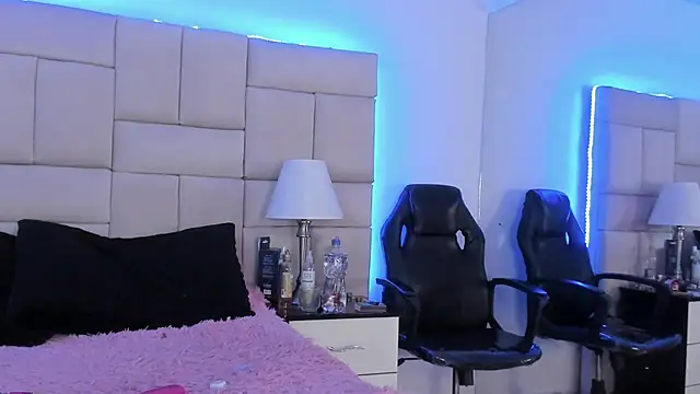 IsisLoveyes  online show from March 7, 9:27 pm