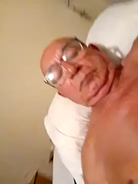 Snapshot of sincuenton24cmts chatting on December 18, 10:13 pm sincuenton24cmts online show from December 18, 10:13 pm