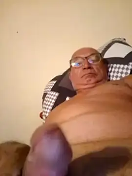 Snapshot of sincuenton24cmts chatting on February 14, 6:30 pm sincuenton24cmts online show from February 14, 6:30 pm