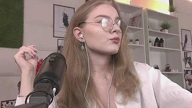 ValerieViolette online show from February 21, 7:12 am