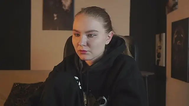 ValerieViolette online show from December 15, 8:25 pm