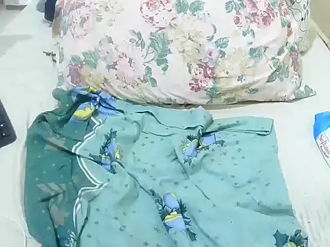 just lela online show from October 25, 3:17 am