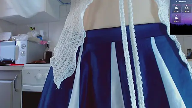 Amina Barbarian online show from December 2, 11:45 am