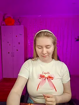 D0nna  online show from April 22, 7:53 pm