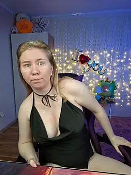 D0nna  online show from April 10, 10:39 pm