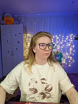 D0nna  online show from April 13, 10:58 pm