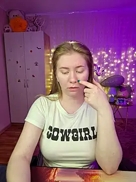 D0nna  online show from April 2, 9:10 pm