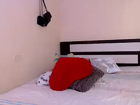 Snapshot of chika_hellar chatting on February 14, 10:04 pm chika hellar online show from February 14, 10:04 pm