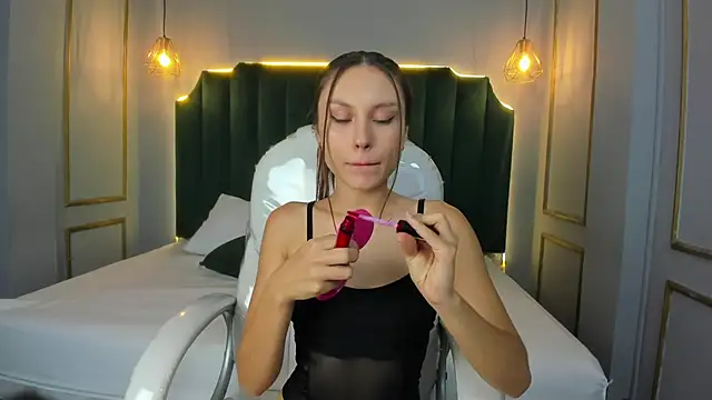 LindsyCater online show from September 13, 12:05 pm