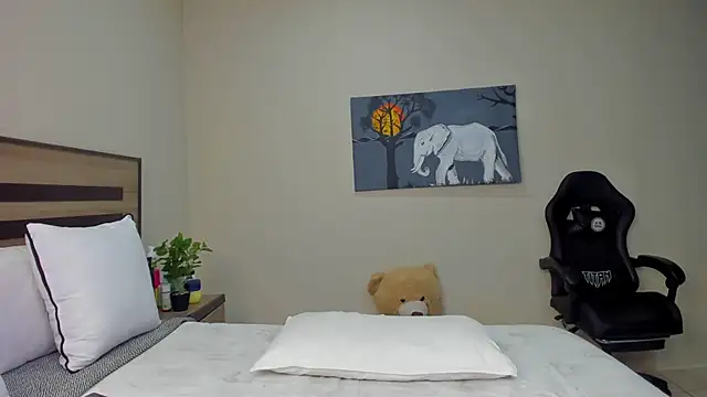 Renee-18 online show from March 25, 9:35 pm