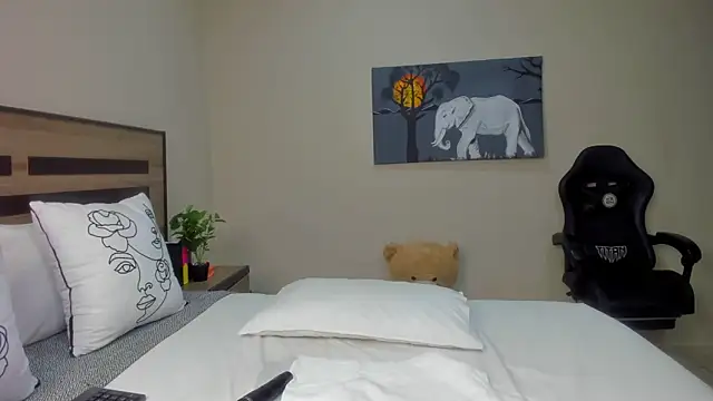 Renee-18 online show from April 1, 10:50 pm