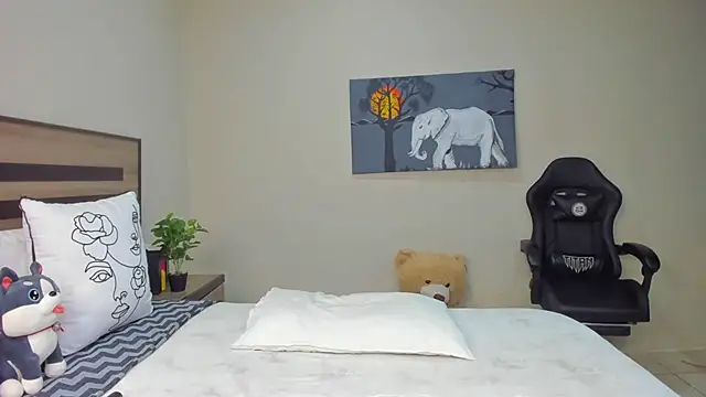 Renee-18 online show from April 14, 10:48 pm