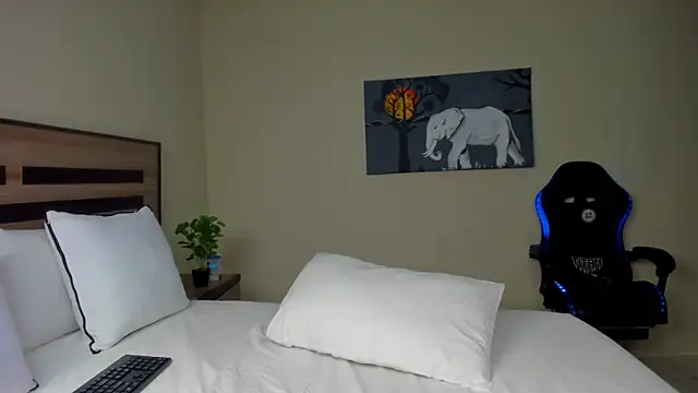 Renee-18 online show from November 5, 12:36 am