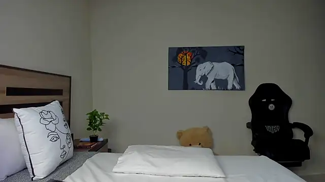 Renee-18 online show from February 8, 4:10 am