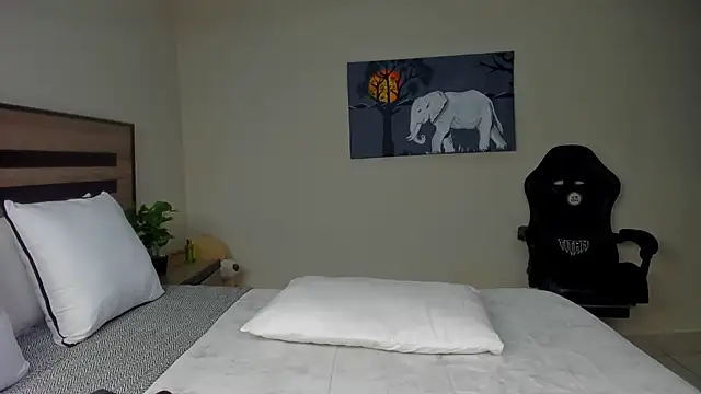 Renee-18 online show from November 26, 10:54 pm