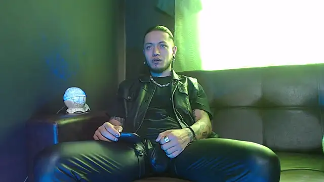 Dicaprioo  online show from May 7, 1:47 pm