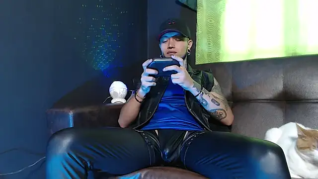 Dicaprioo  online show from May 5, 11:57 am