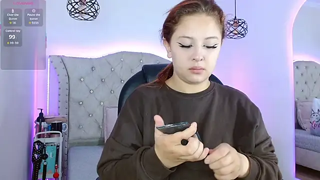 Charlotte Jones   online show from December 18, 11:14 am