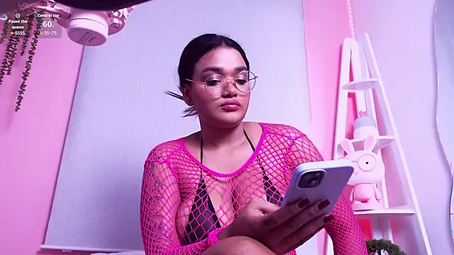Tiny Annie online show from May 30, 9:20 pm