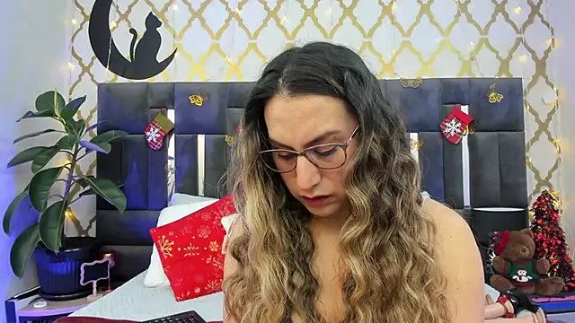 Snapshot of RubbyTaylor chatting on December 15, 2:34 pm RubbyTaylor online show from December 15, 2:34 pm