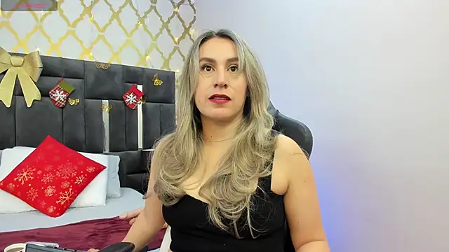 Snapshot of RubbyTaylor chatting on December 16, 7:18 pm RubbyTaylor online show from December 16, 7:18 pm