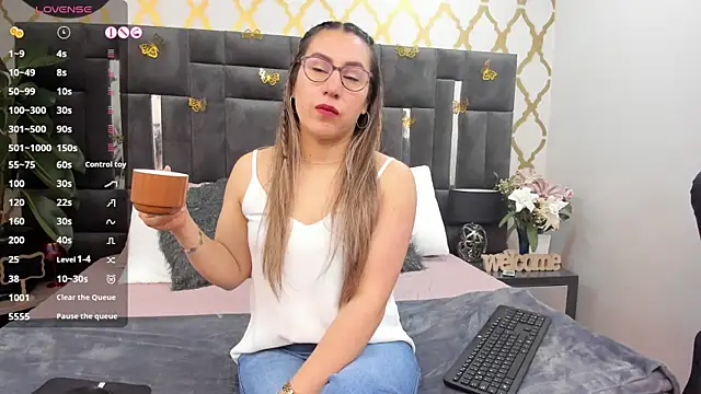 Snapshot of RubbyTaylor chatting on November 14, 2:43 pm RubbyTaylor online show from November 14, 2:43 pm