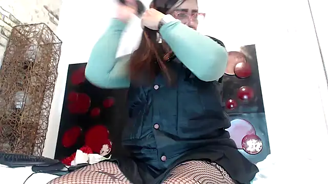 Snapshot of LITLESTAR chatting on March 12, 6:43 pm LITLESTAR online show from March 12, 6:43 pm